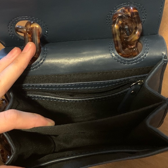Tortoise Chain Navy blue vegan Leather Bag - Picture 5 of 8